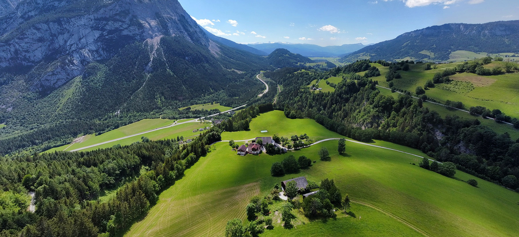 unser Hof liegt mitten in der Natur