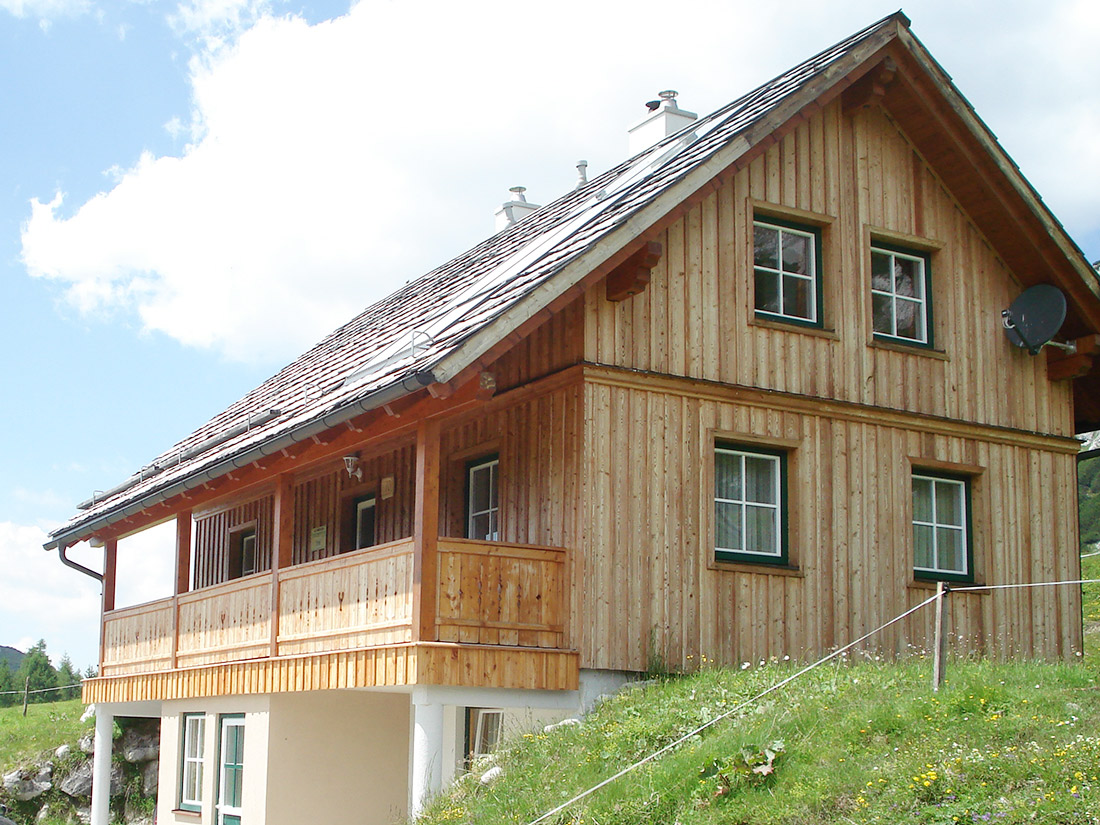 Selbstversorgerhütte im Sommer